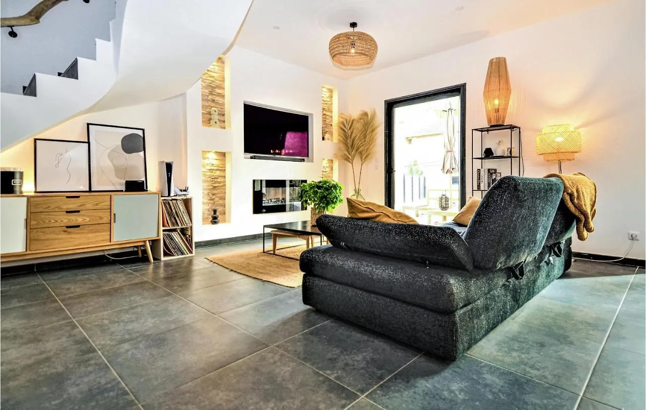 3 Bedroom Amazing Home In Montfavet Avignon Holiday home