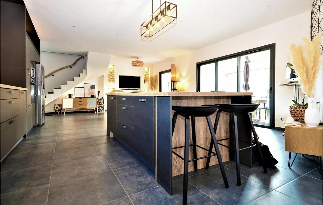 Holiday home 3 Bedroom Amazing Home In Montfavet Avignon France