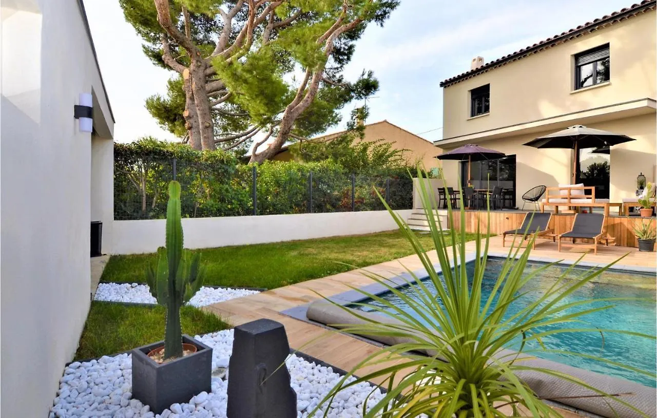 3 Bedroom Amazing Home In Montfavet Avignon 0*,