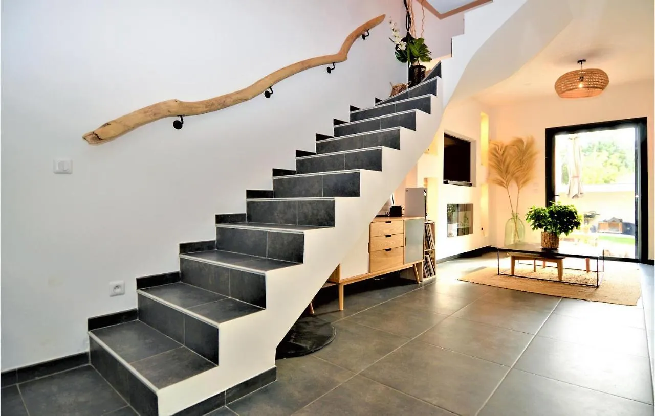 3 Bedroom Amazing Home In Montfavet Avignon