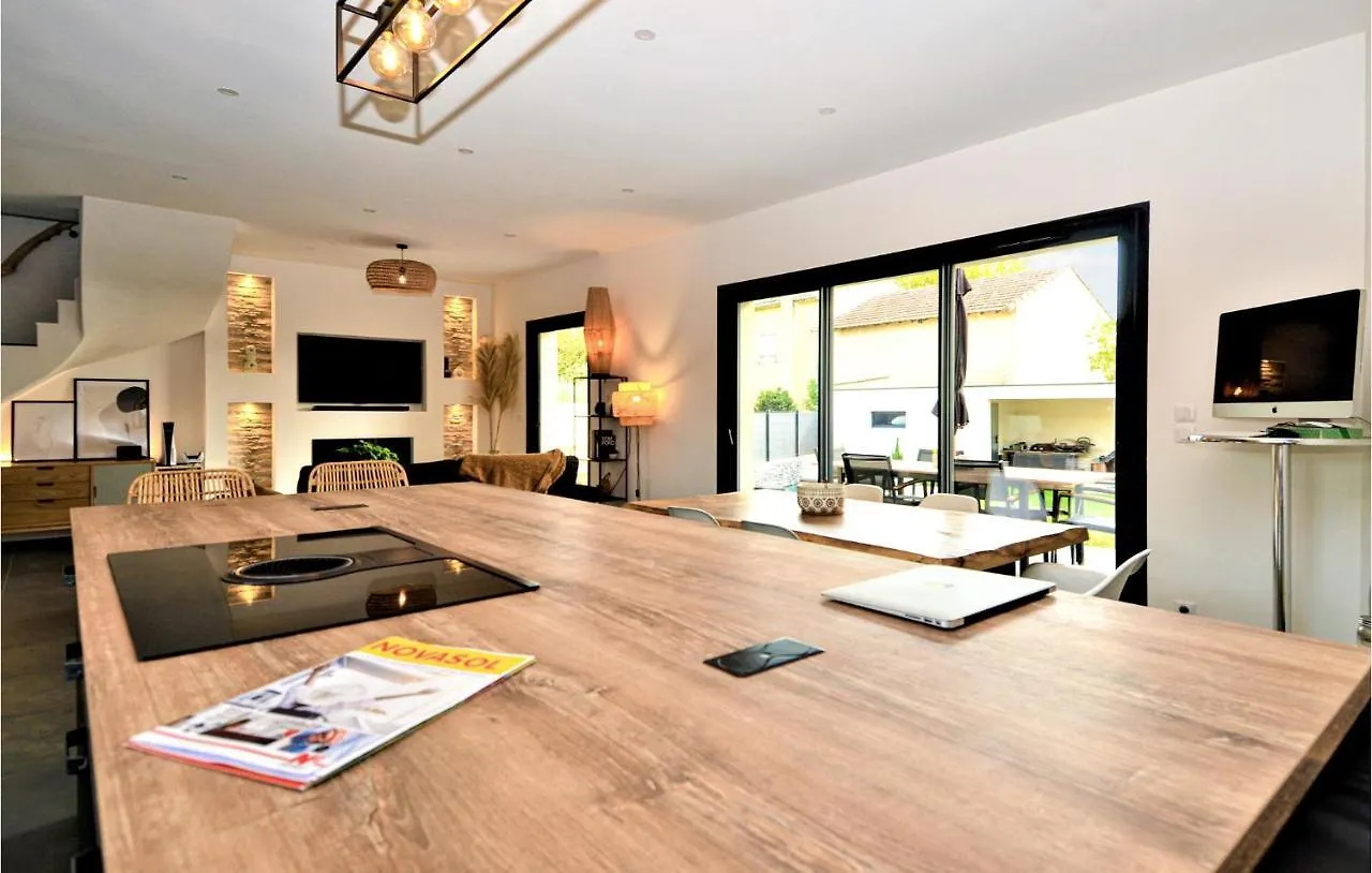 3 Bedroom Amazing Home In Montfavet Avignon France