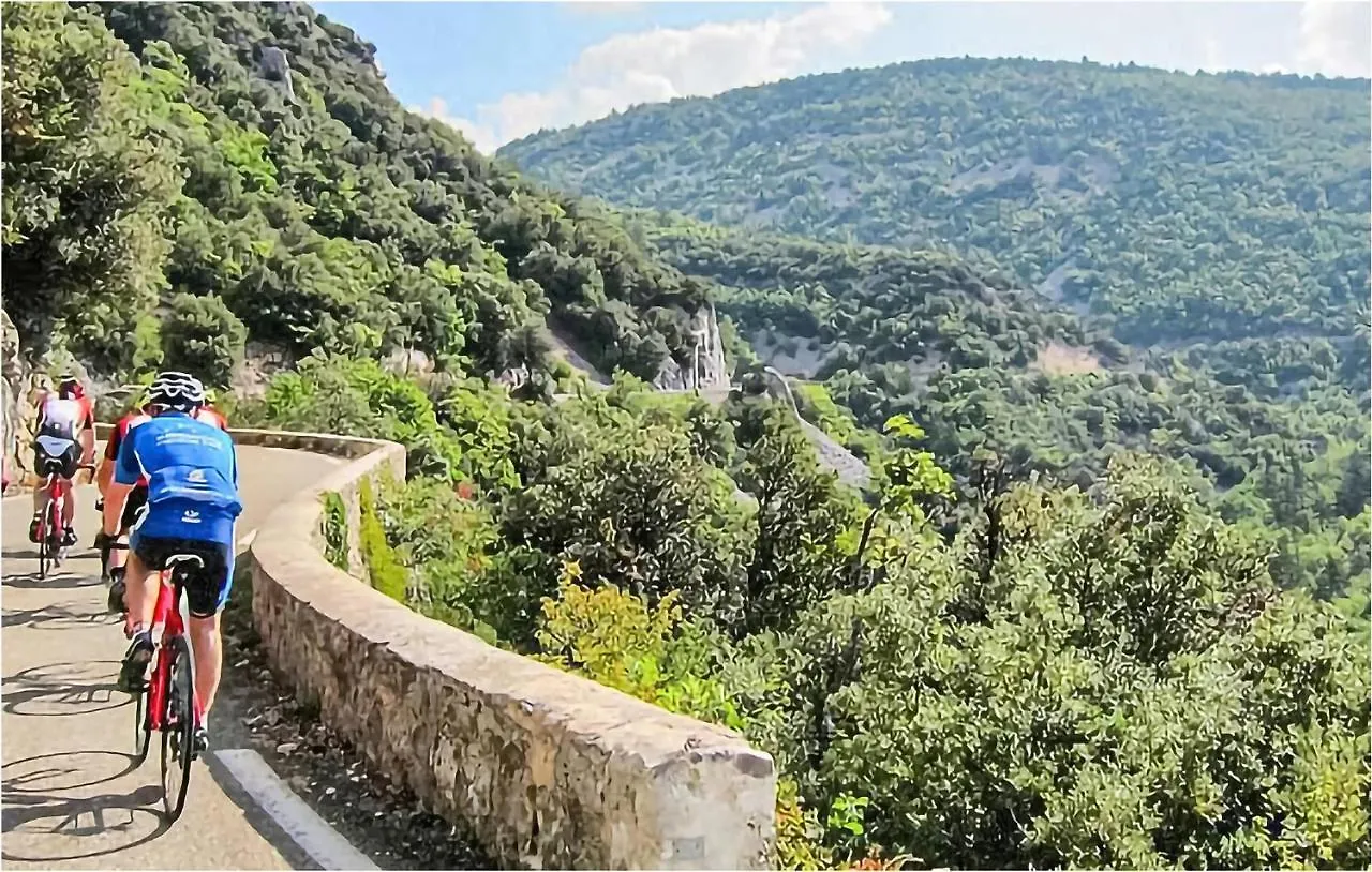 Holiday home 3 Bedroom Amazing Home In Montfavet Avignon