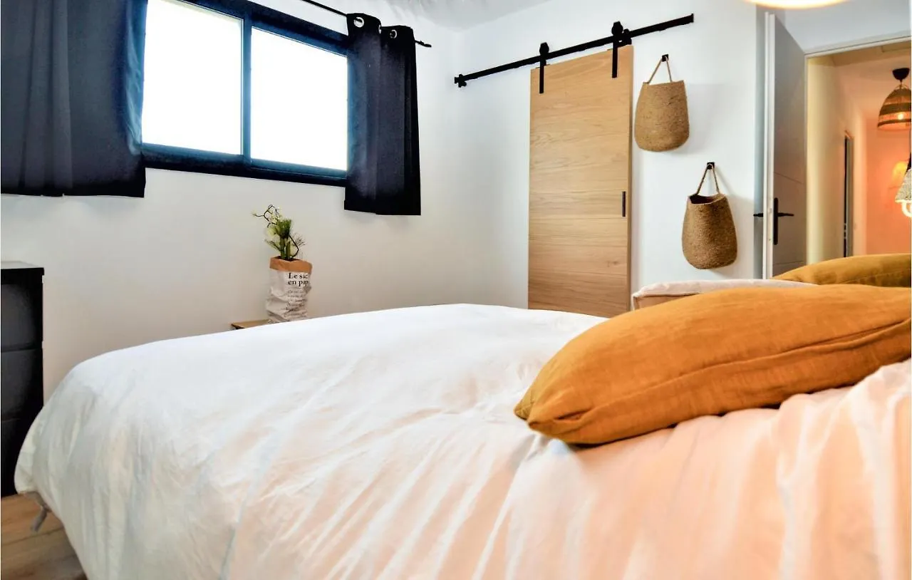 3 Bedroom Amazing Home In Montfavet Avignon 0*,